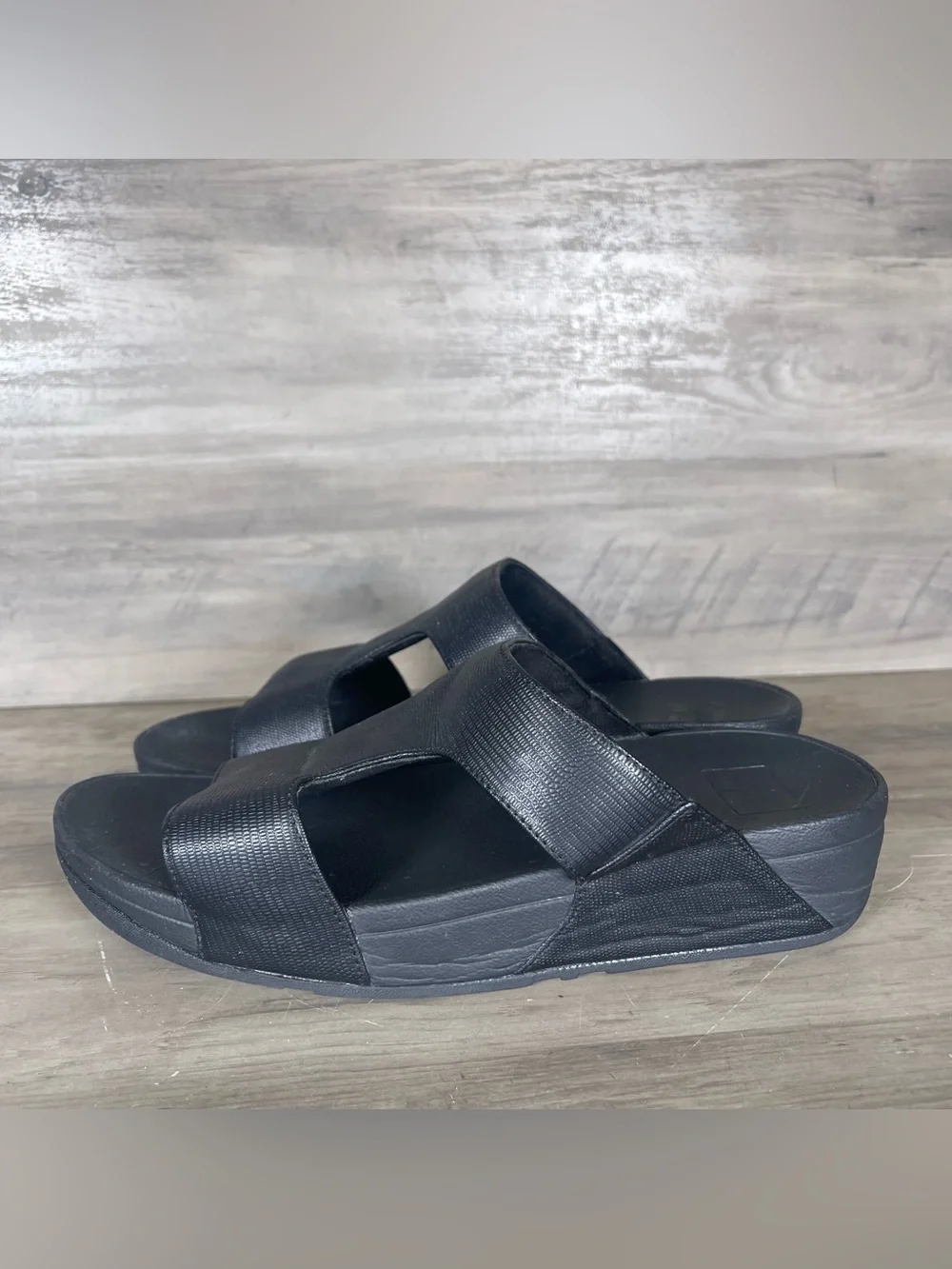 FitFlop H Bar Womens 8 Black Comfort Sandals Strappy Slide Casual Wedge Slip On